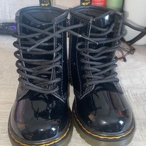 Size 8 toddler doc martens never worn